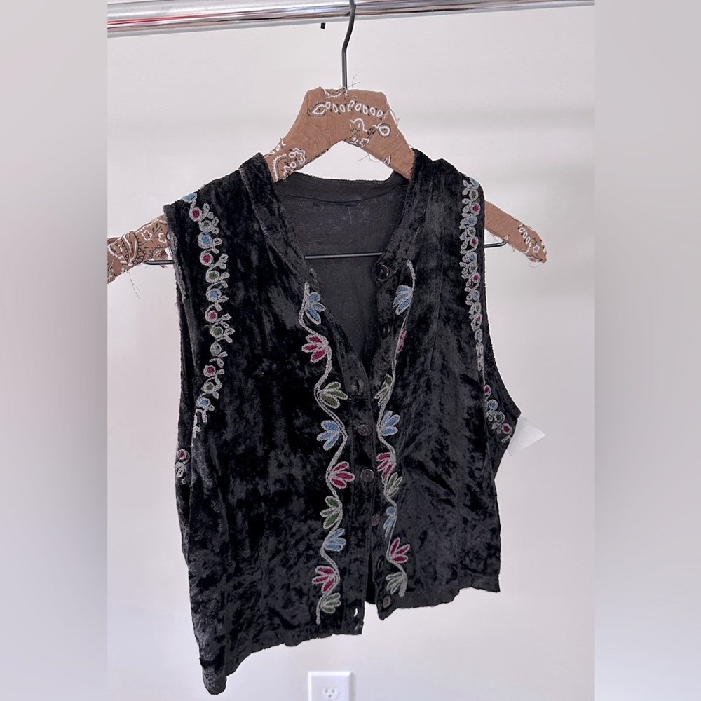 Vintage black crushed velvet vest with embroidery SM